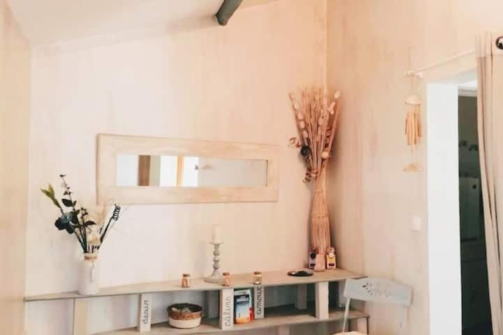 Appartement Rouge Avec Jardin Eymoutiers  エクステリア 写真