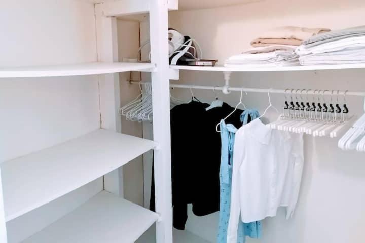 Appartement Rouge Avec Jardin Eymoutiers  エクステリア 写真