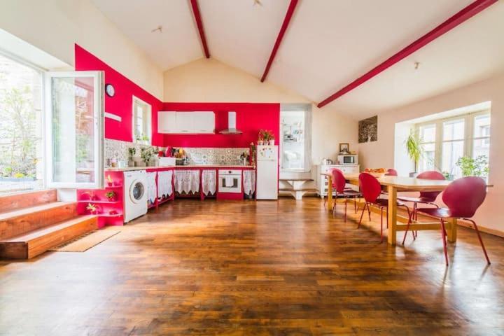 Appartement Rouge Avec Jardin Eymoutiers  エクステリア 写真